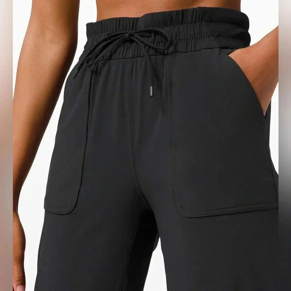 Lululemon Beyond the Studio Black Crop Size 6 - Picture 3 of 13